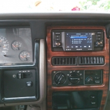 jeep grand cherokee sound system